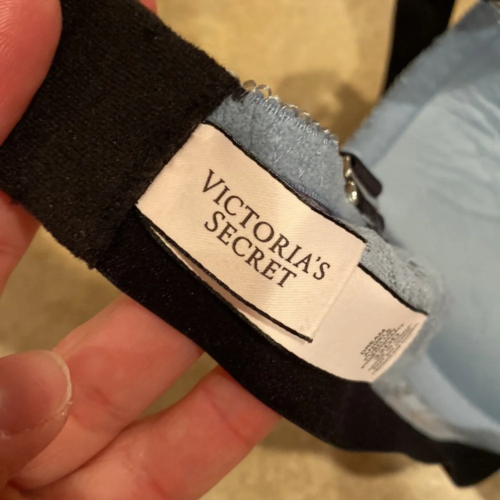 Women’s Victoria’s Secret bra size 32DD